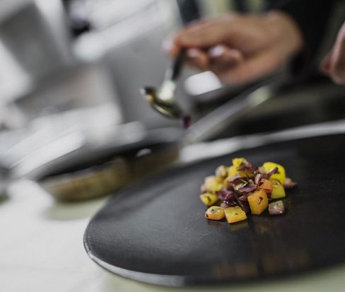 Finishing touches in the kitchen - Gourmet Hotel South Tyrol